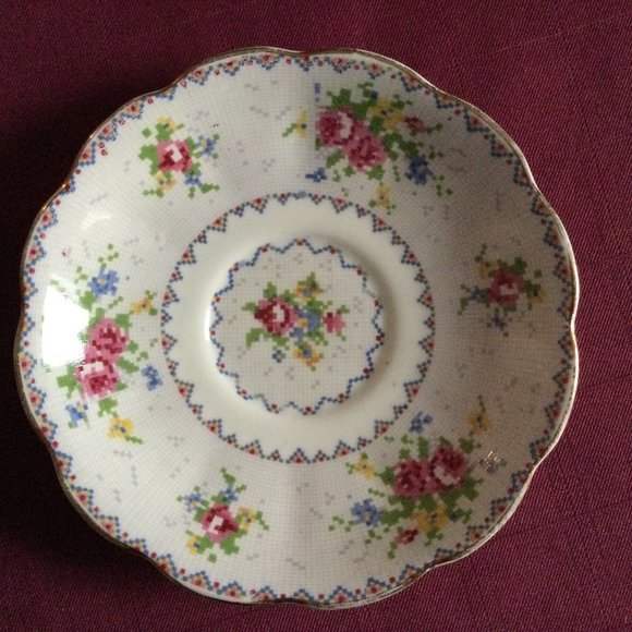 Royal Albert saucer and cup petit point bone china made in England - Picture 2 of 8